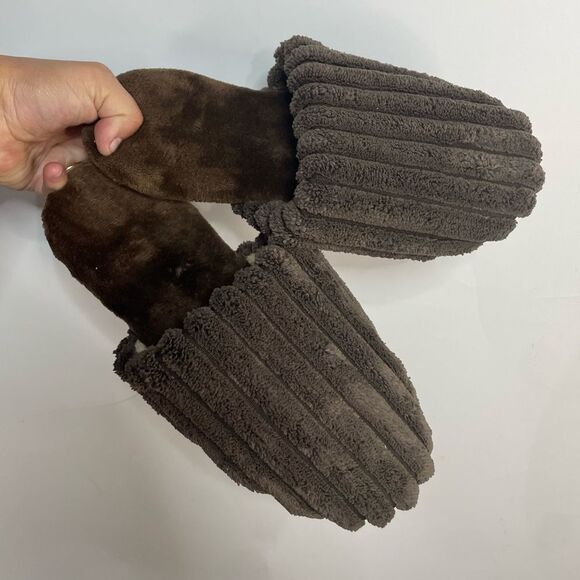 5 for $25🔥Plush Ribbed Brown House Slippers Size 9 - Picture 2 of 5
